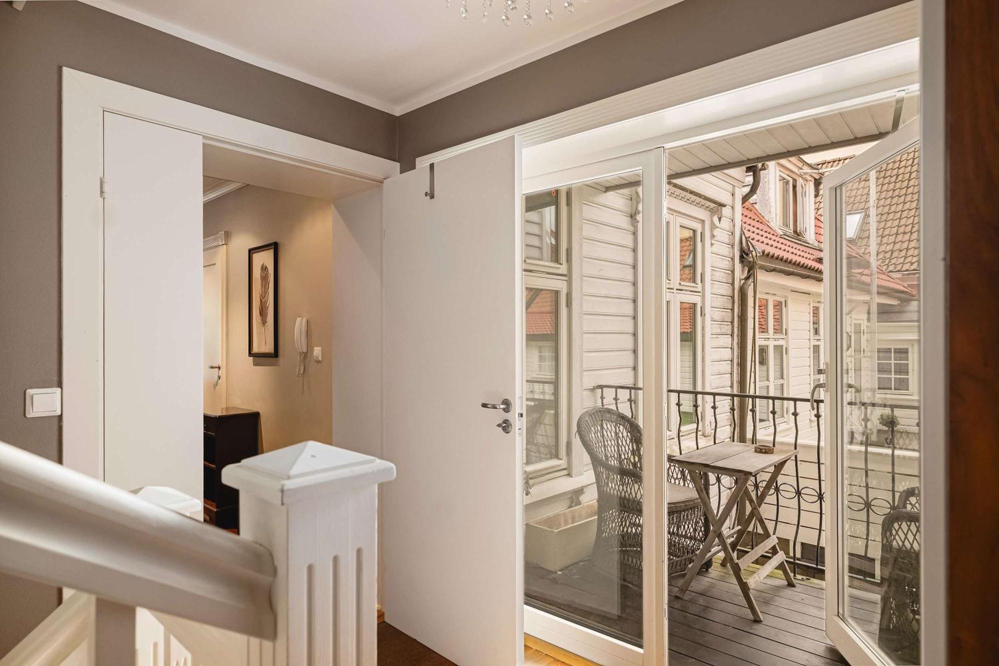 Apartment Dinbnb L 50m To Bryggen L Multiple Apts L Balcony L View L Fireplace Bergen