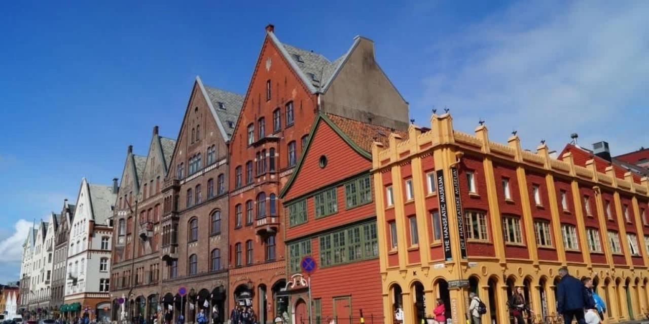 Apartment Dinbnb L 50m To Bryggen L Multiple Apts L Balcony L View L Fireplace Bergen